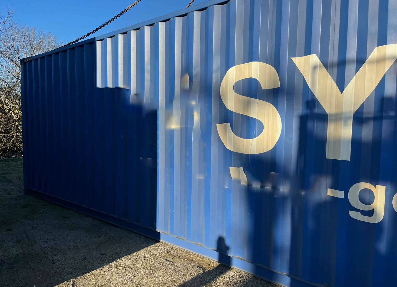 Whatsapp Image 2026-04-09 at 42211 Am 1 40FT High Cube Shipping Container for Sale in Florida – Signal Blue (RAL 5005) | Free Shipping