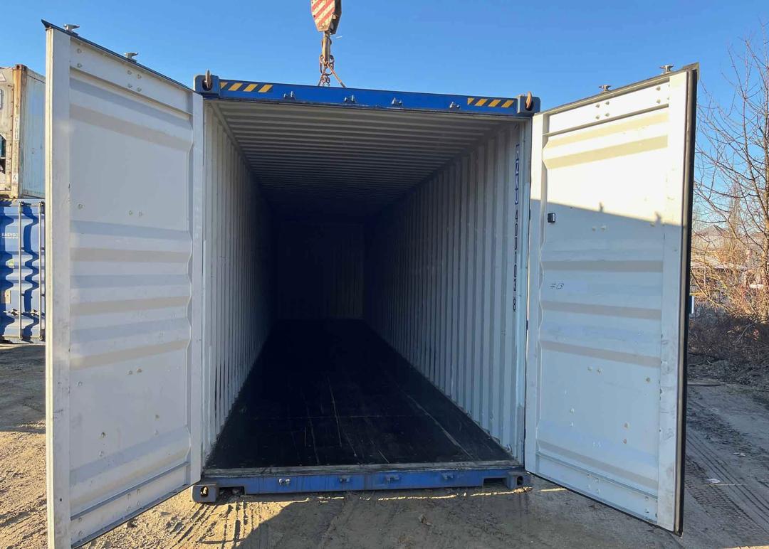 Whatsapp Image 2026-04-09 at 70525 Am 40FT High Cube Shipping Container for Sale in Florida – Signal Blue (RAL 5005) | Free Shipping