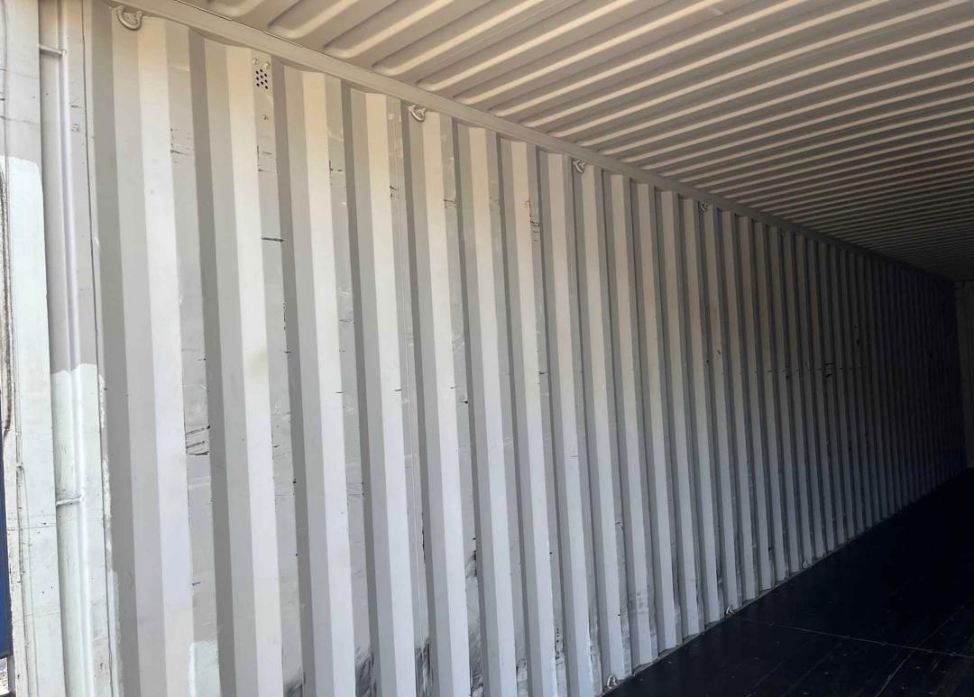 Whatsapp Image 2026-04-09 at 70527 Am 40FT High Cube Shipping Container for Sale in Florida – Signal Blue (RAL 5005) | Free Shipping