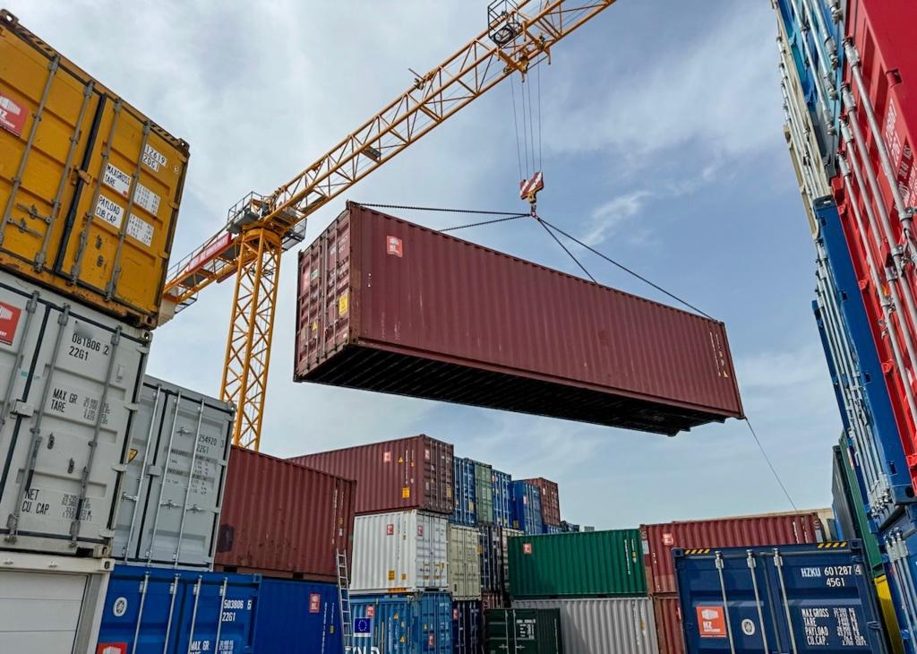 Whatsapp Image 2026-04-21 at 111240 Pm 40’HC Cargo Worthy Shipping Containers for Sale in Illinois | Free Delivery Included